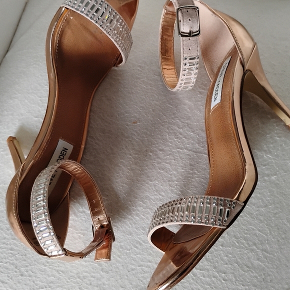 Steve Madden Women's Metallic Gold Heels - Picture 2 of 4